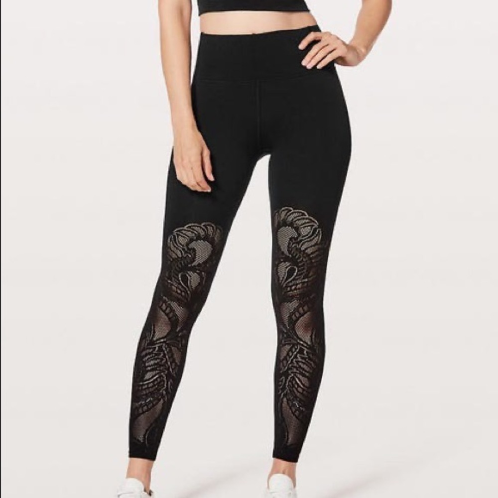 Lululemon Reveal Tight Lattice Paisley size 8 black